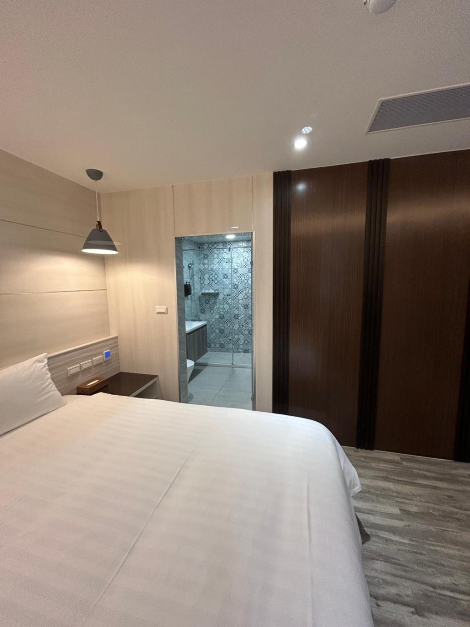 Benz Hotel Zhongli Exterior photo