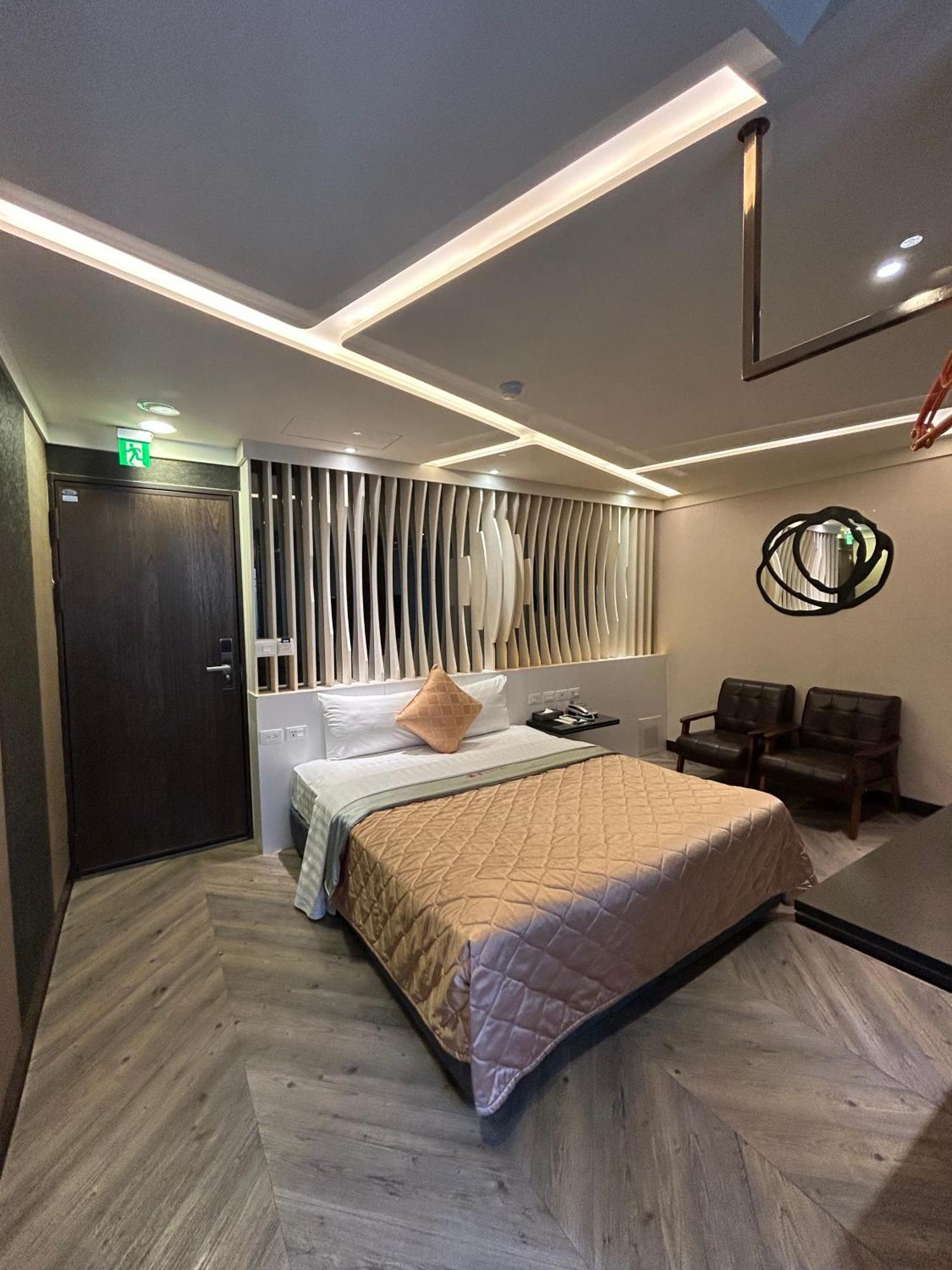 Benz Hotel Zhongli Exterior photo